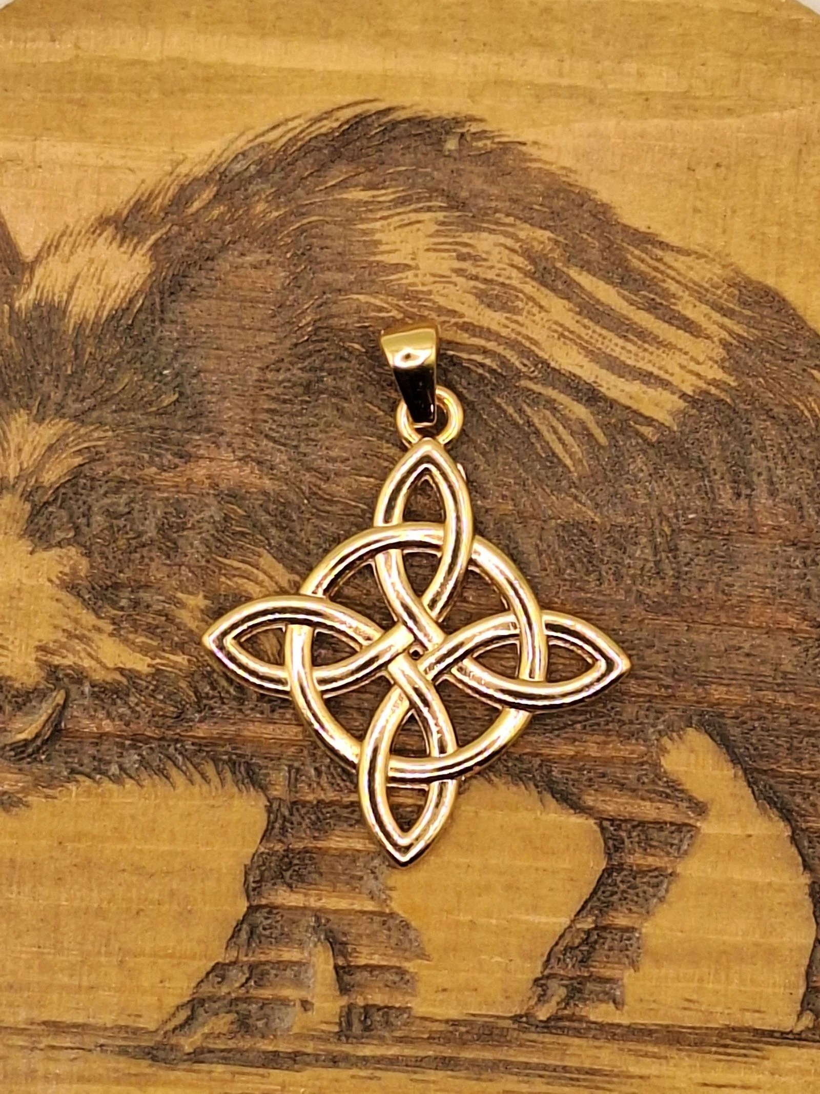 Pendentif noeuds de sorcière 